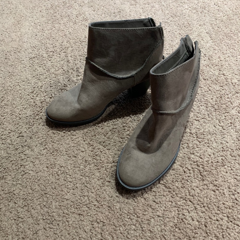 Clothes - Picture 3 of 16